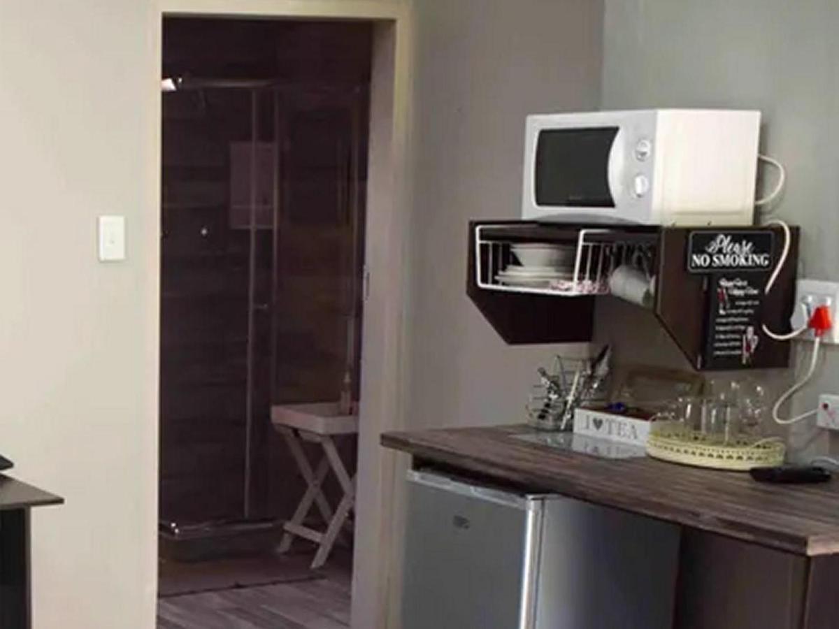 Gemstone Guest House Klerksdorp Exterior photo