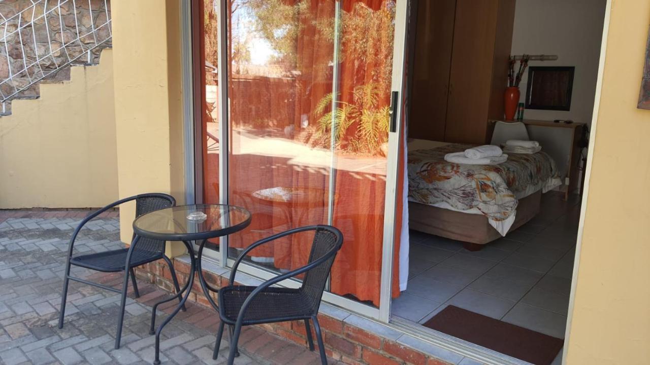 Gemstone Guest House Klerksdorp Exterior photo