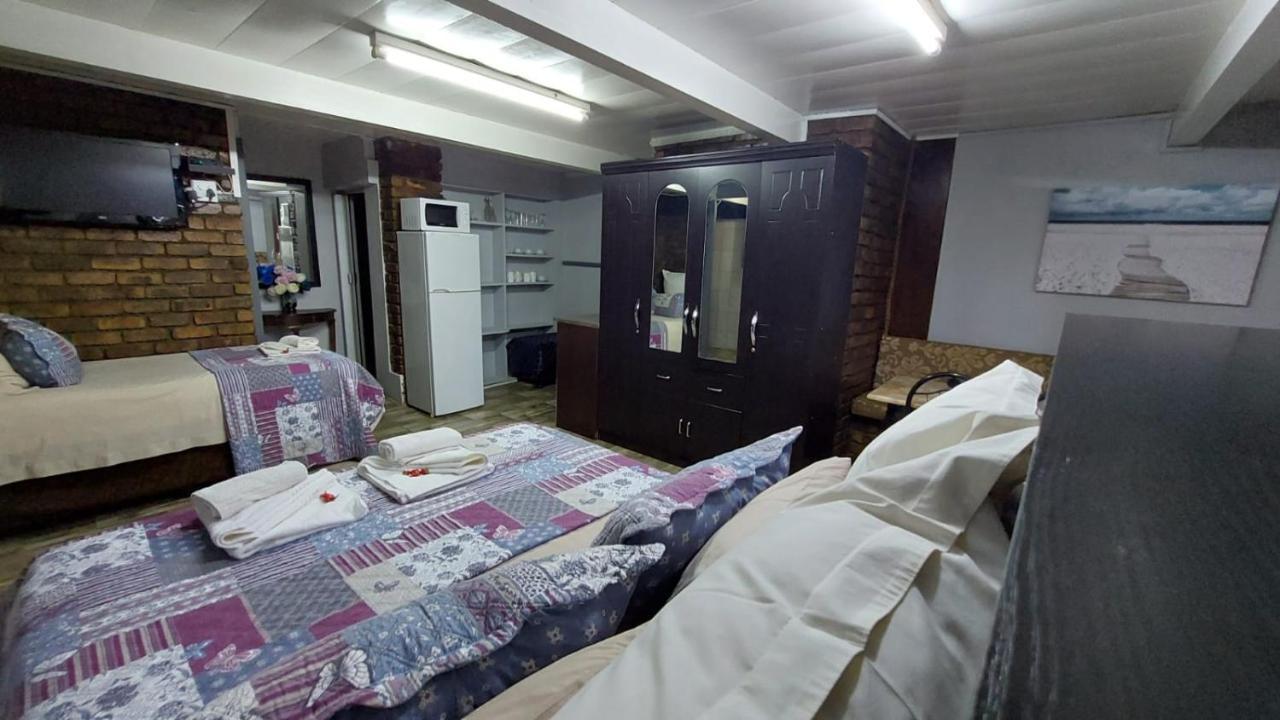 Gemstone Guest House Klerksdorp Exterior photo