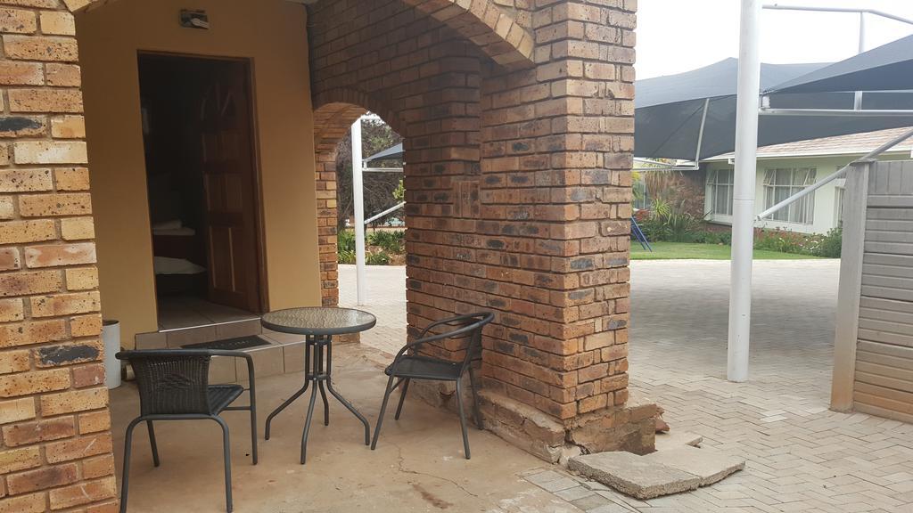 Gemstone Guest House Klerksdorp Exterior photo